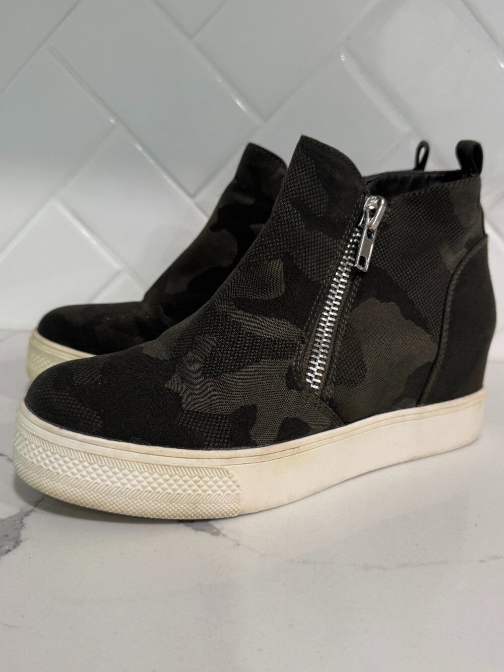 Steve Madden Camo High Top Wedge Sneakers Women's 7
